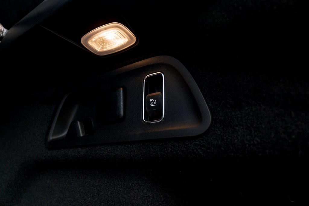 Vehicle image 75 of 98