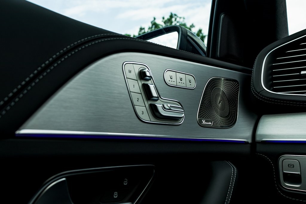 Vehicle image 76 of 98