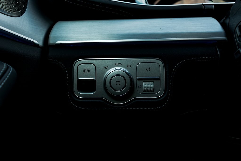 Vehicle image 91 of 98