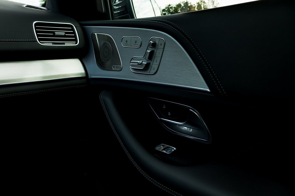 Vehicle image 90 of 98