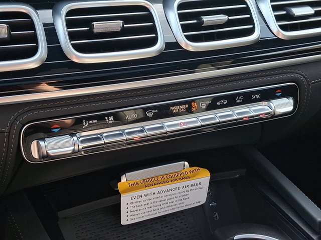 Vehicle image 16 of 21