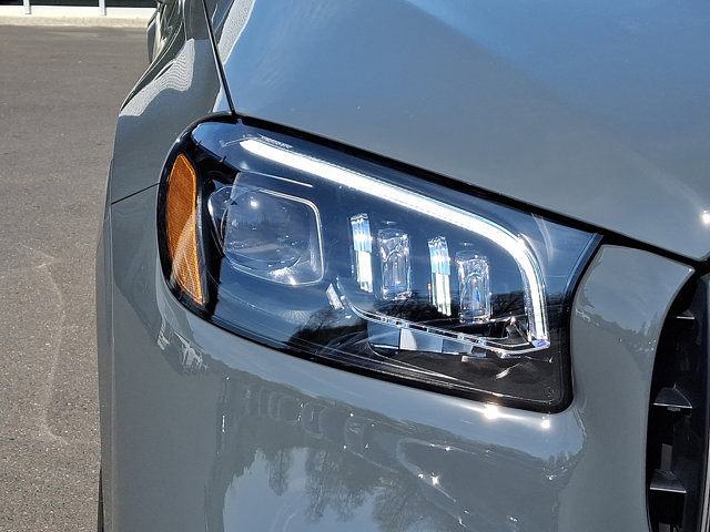 Vehicle image 9 of 21