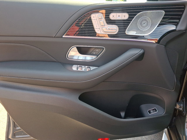 Vehicle image 12 of 21