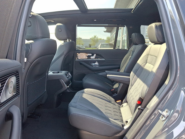 Vehicle image 10 of 21