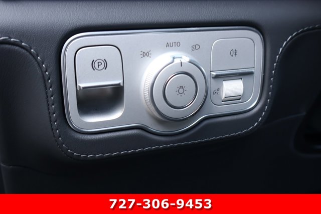 Vehicle image 29 of 36