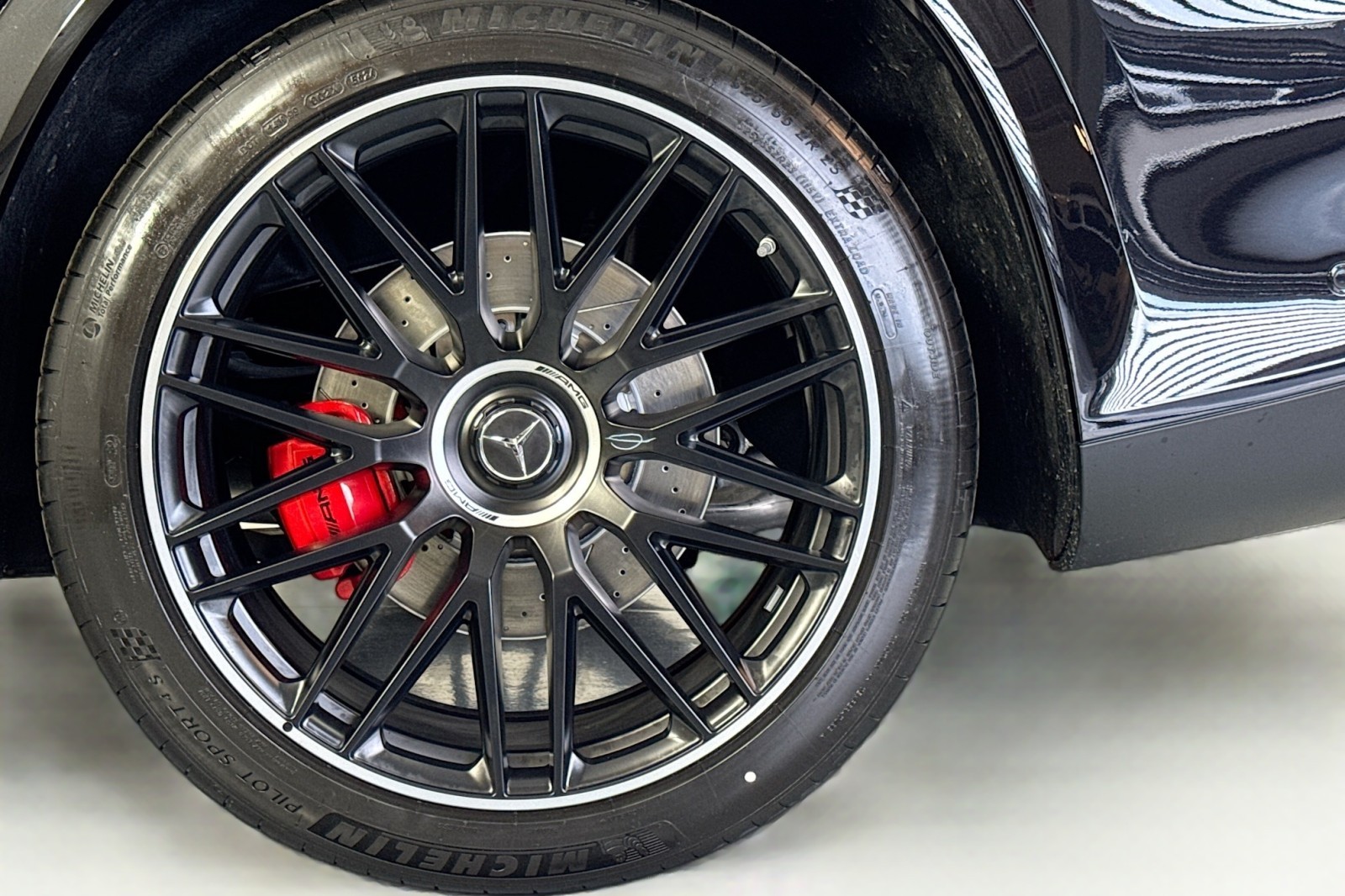 2025 Mercedes-Benz GLS AMG 63 Image 10 of 31