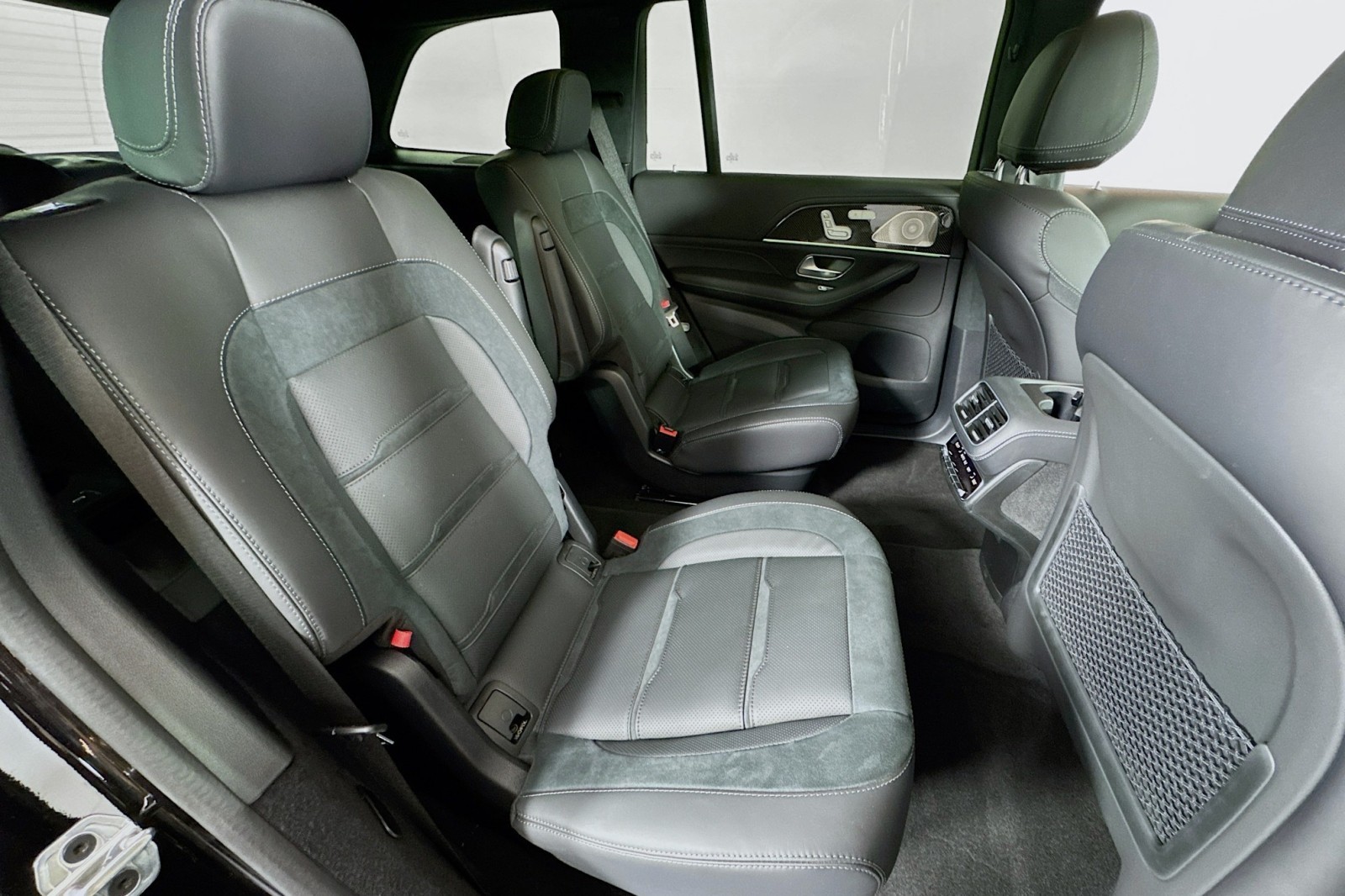 2025 Mercedes-Benz GLS AMG 63 Image 12 of 31