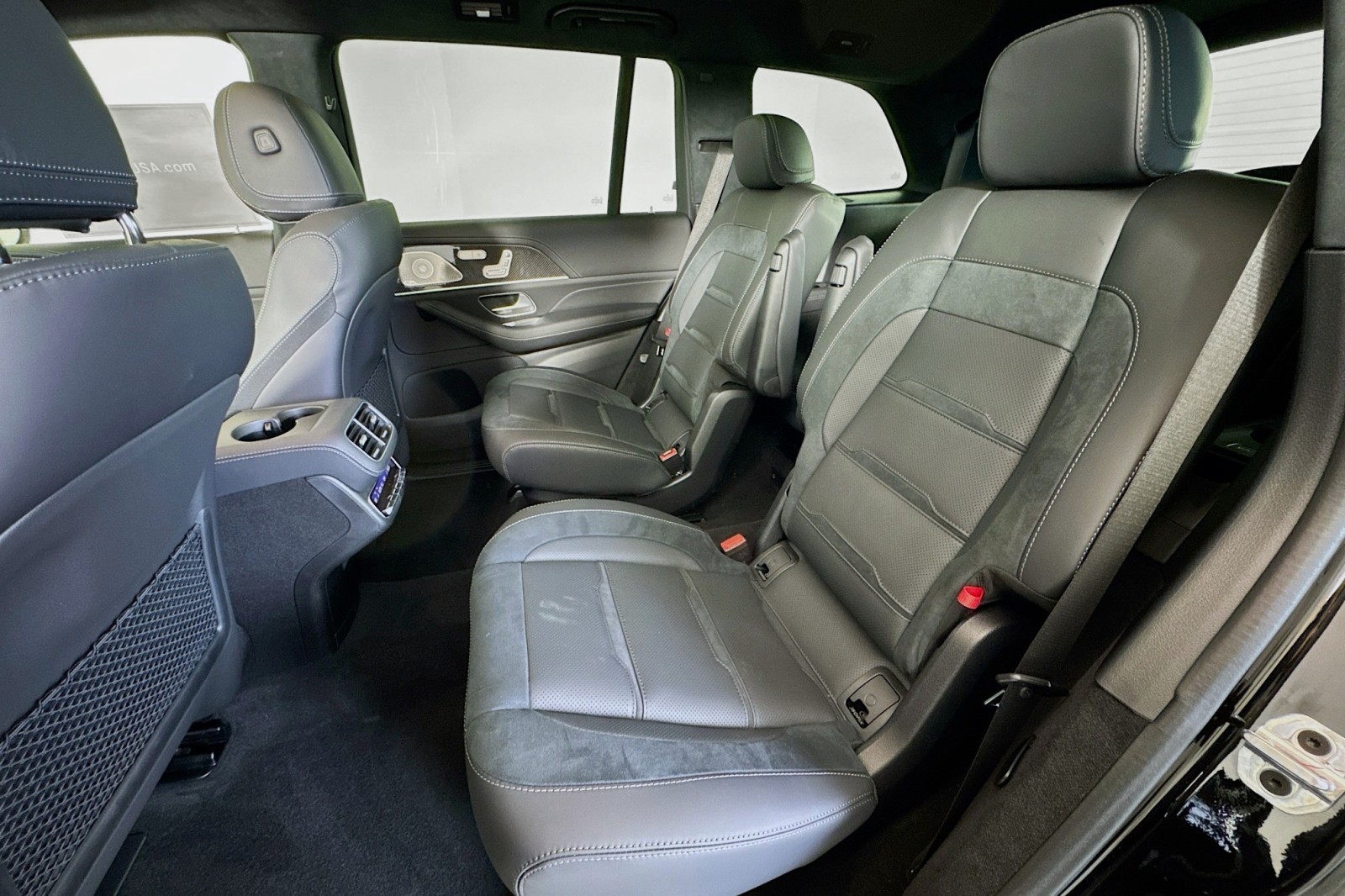 2025 Mercedes-Benz GLS AMG 63 Image 14 of 31