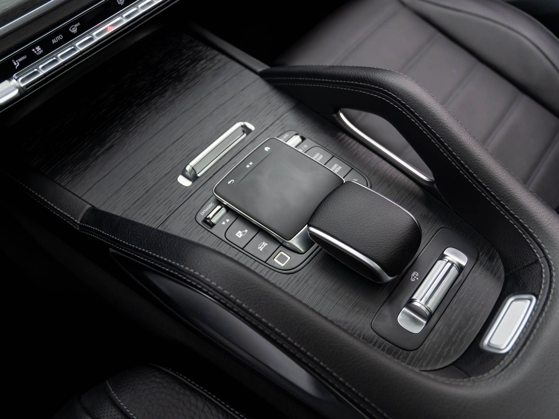 Vehicle image 10 of 32
