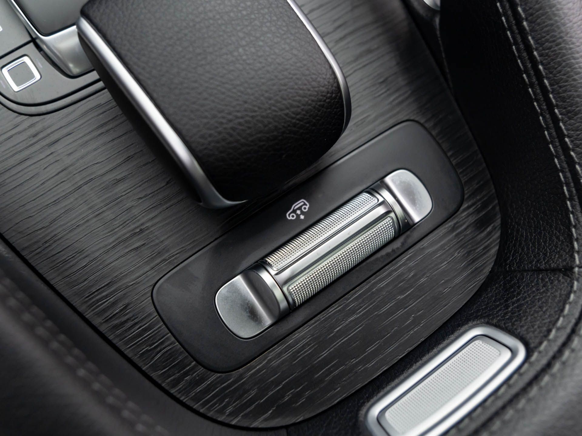Vehicle image 20 of 32
