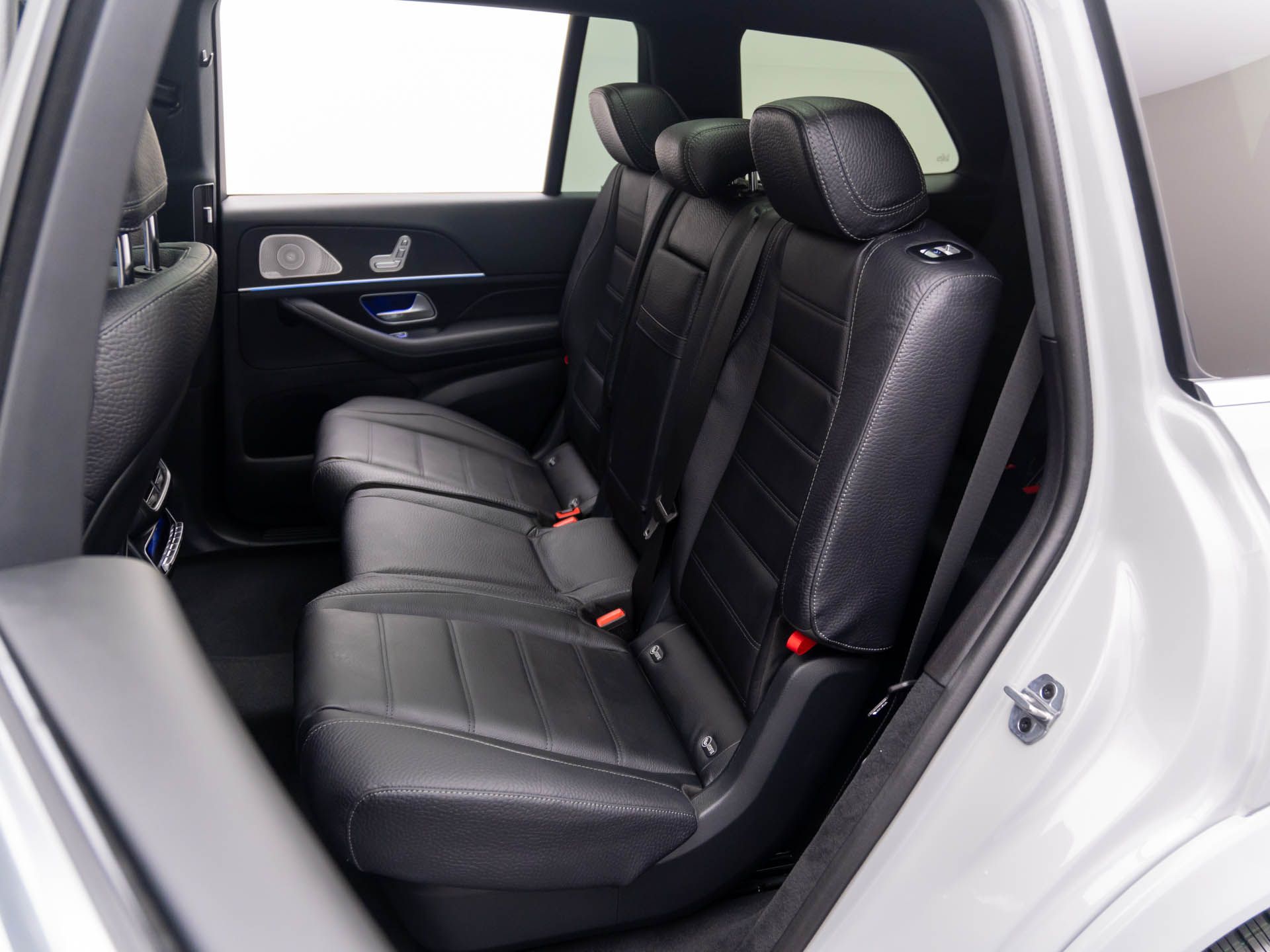 Vehicle image 14 of 32