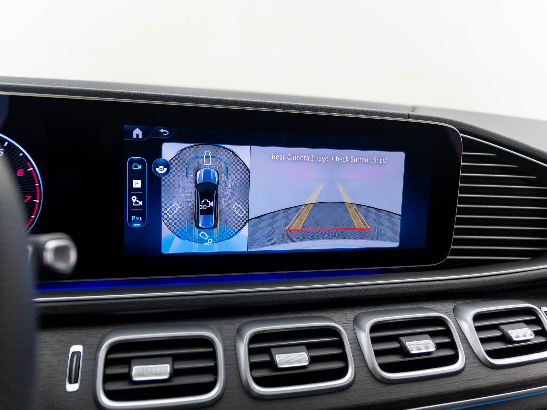 Vehicle image 26 of 32