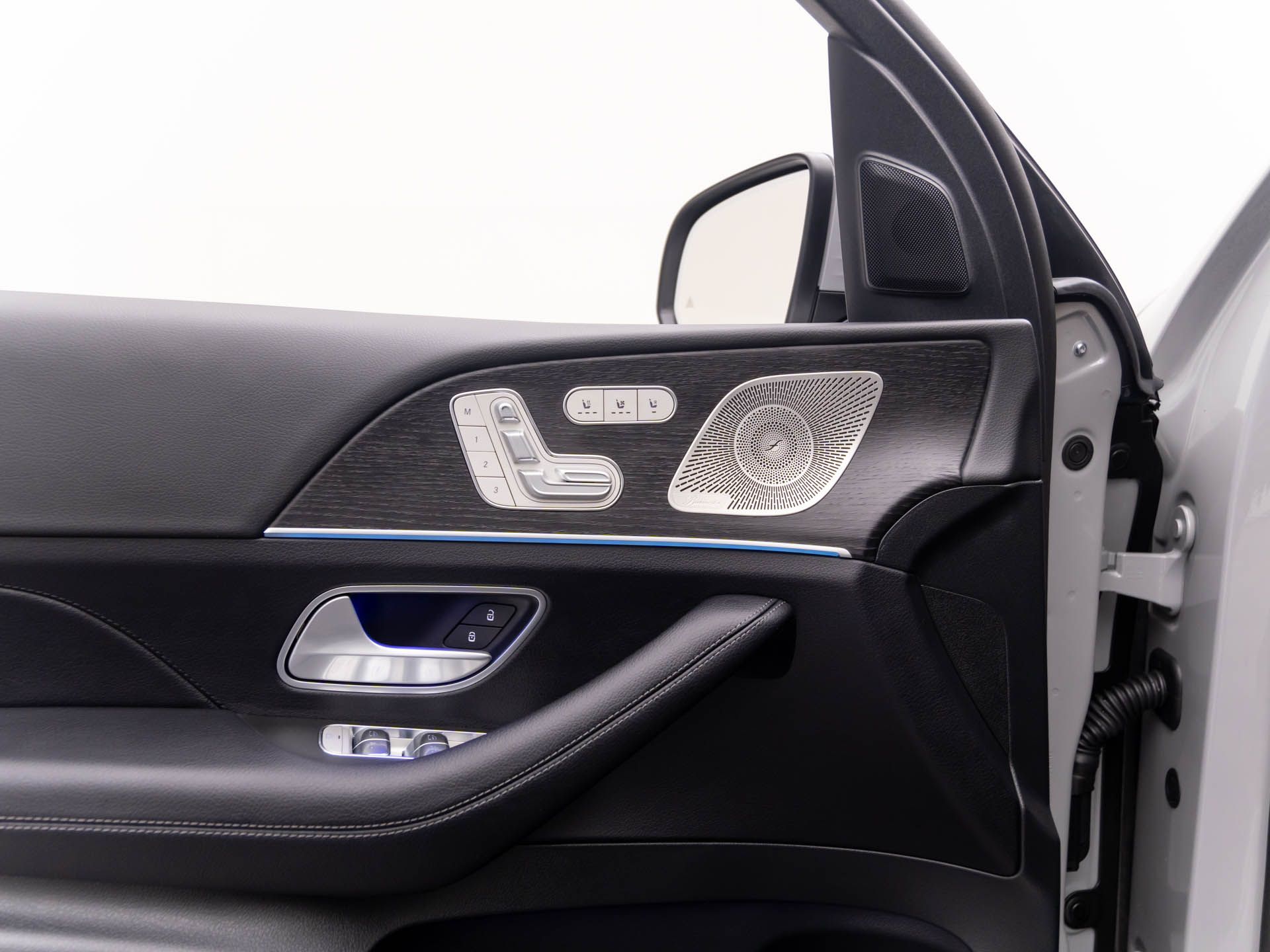 Vehicle image 12 of 32
