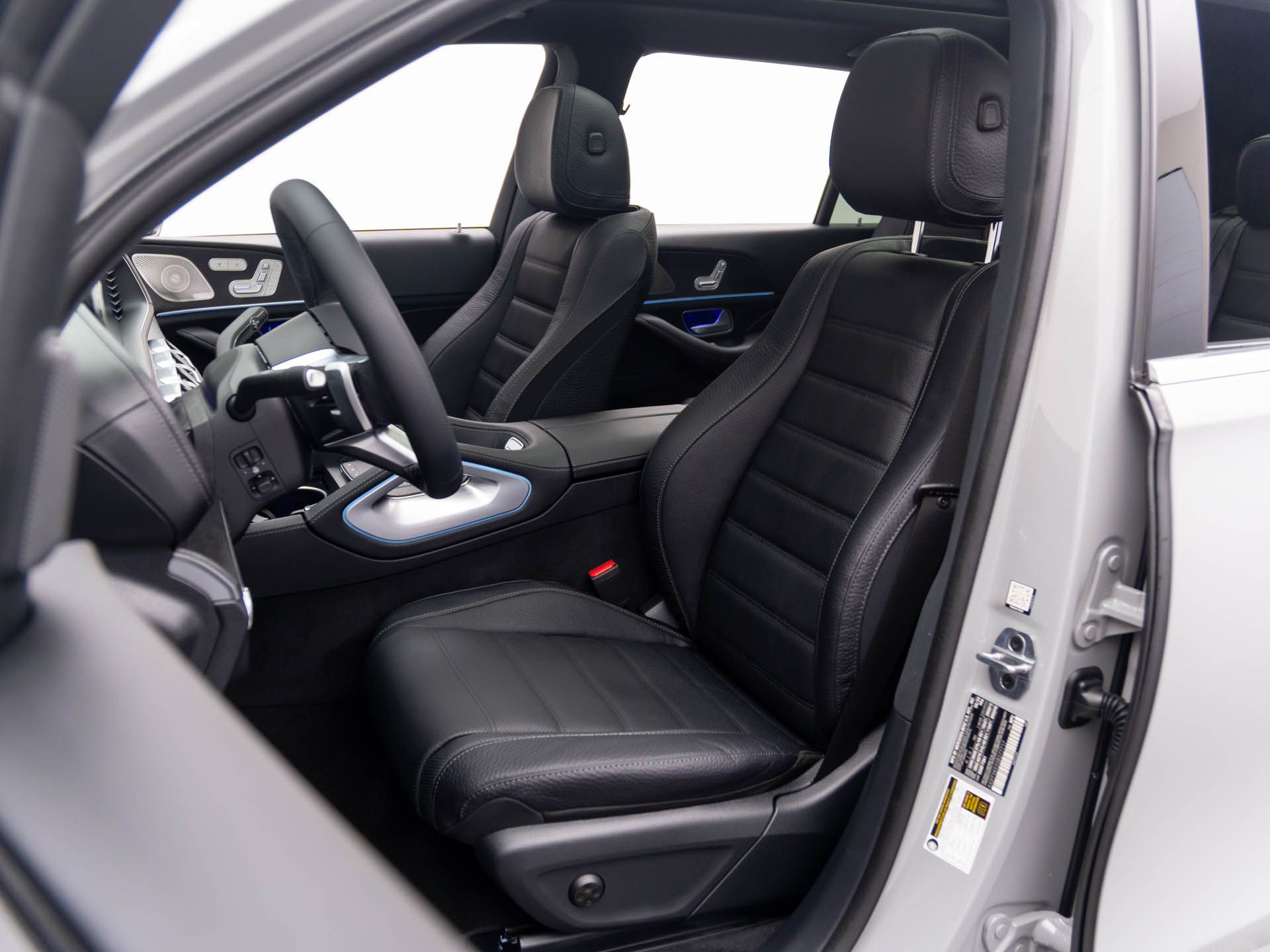 Vehicle image 13 of 32