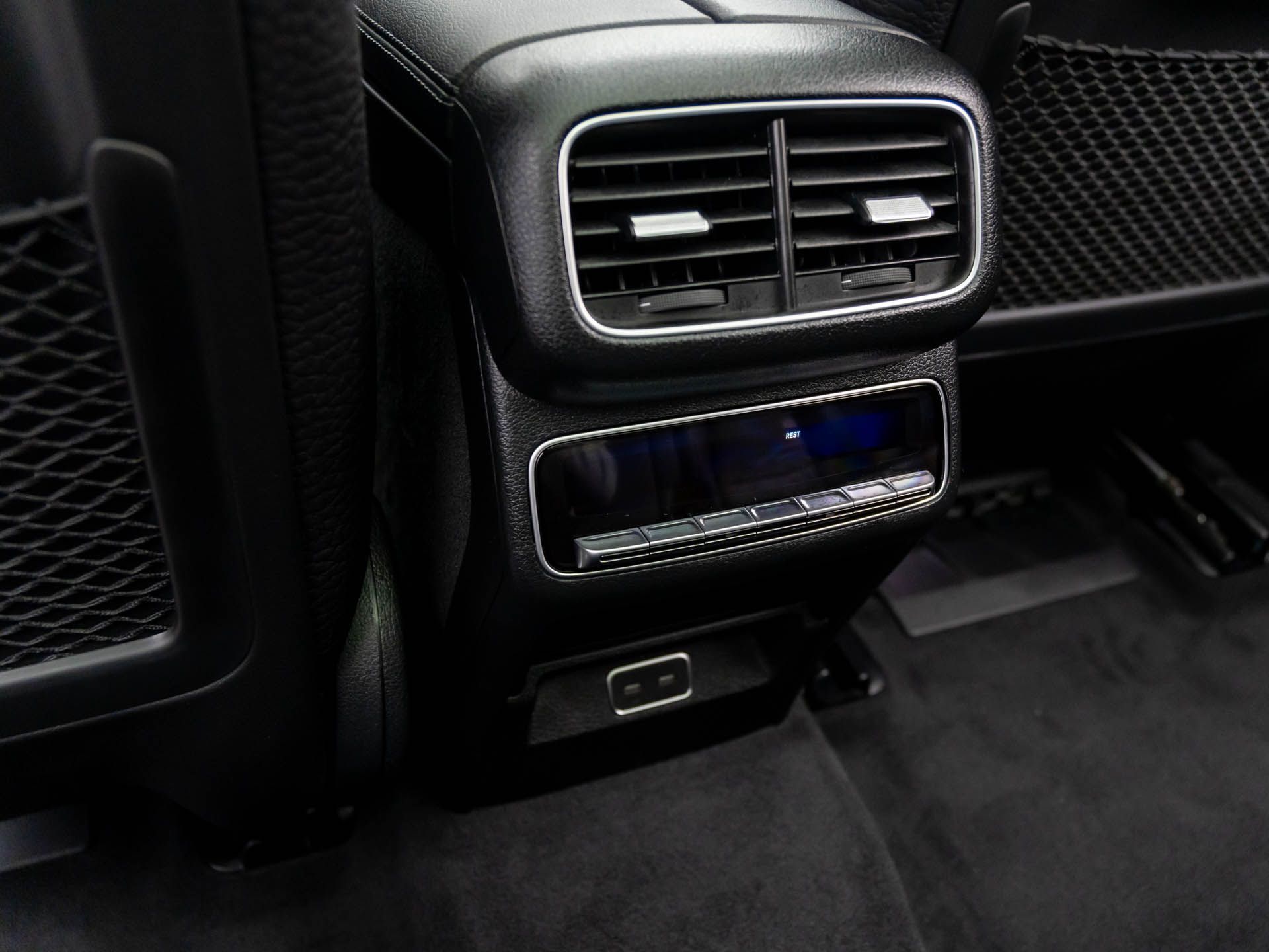 Vehicle image 18 of 32