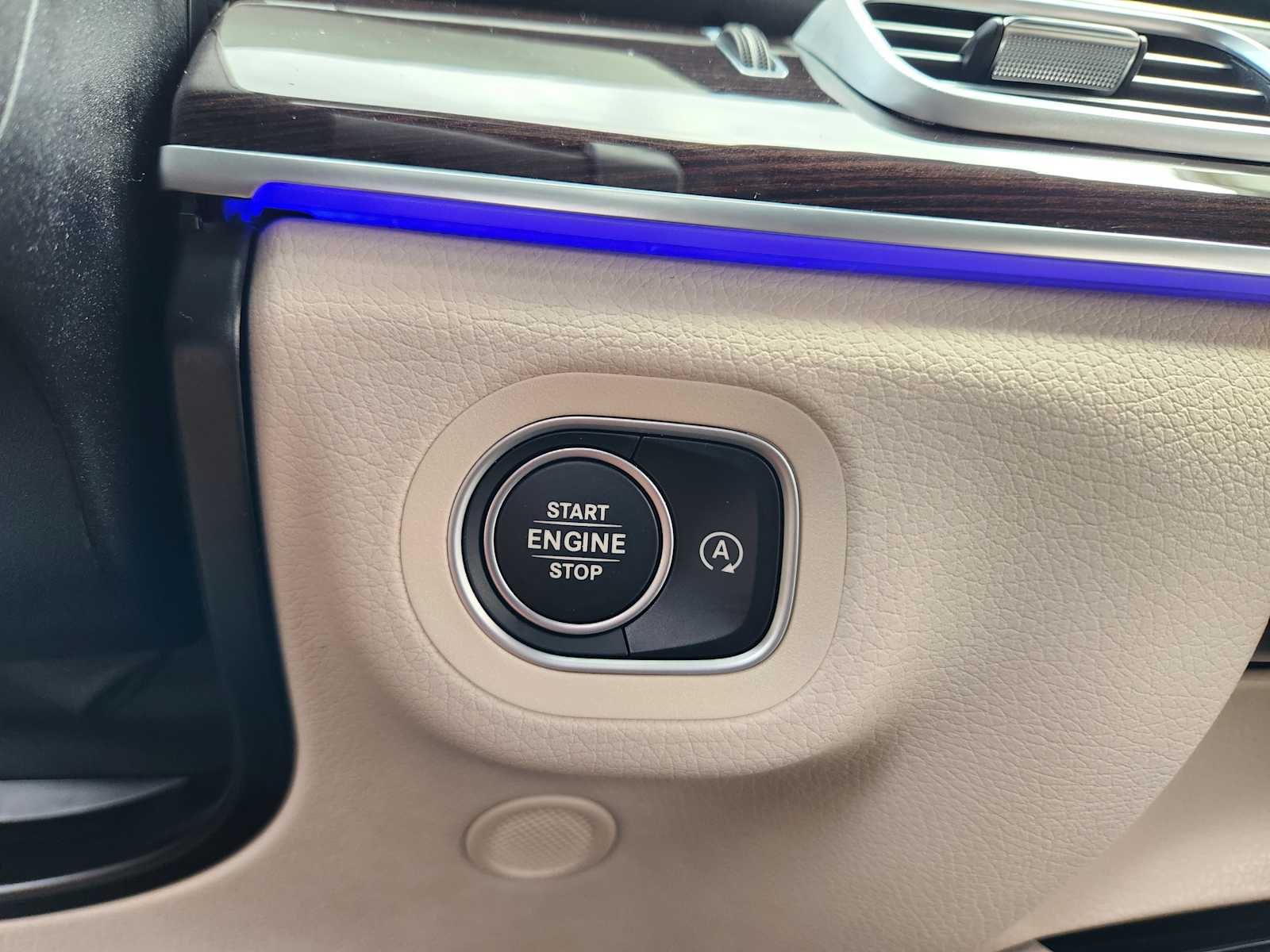 Vehicle image 20 of 34