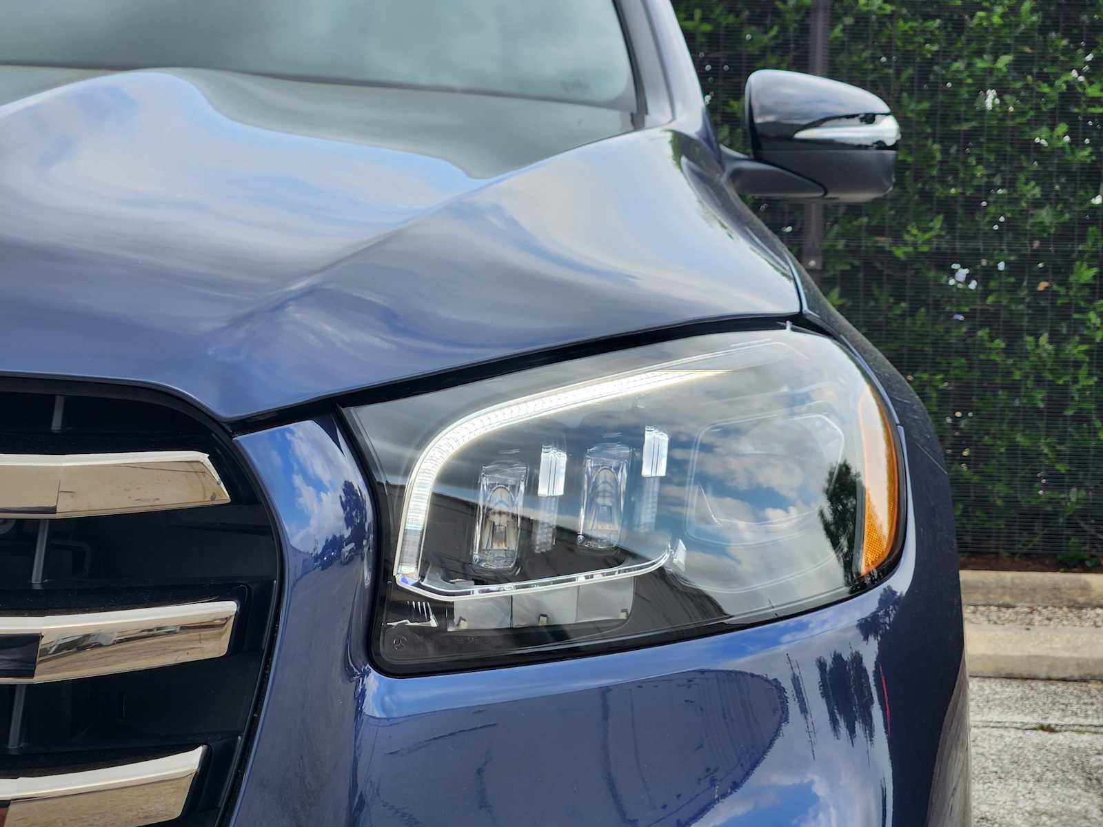 Vehicle image 10 of 34