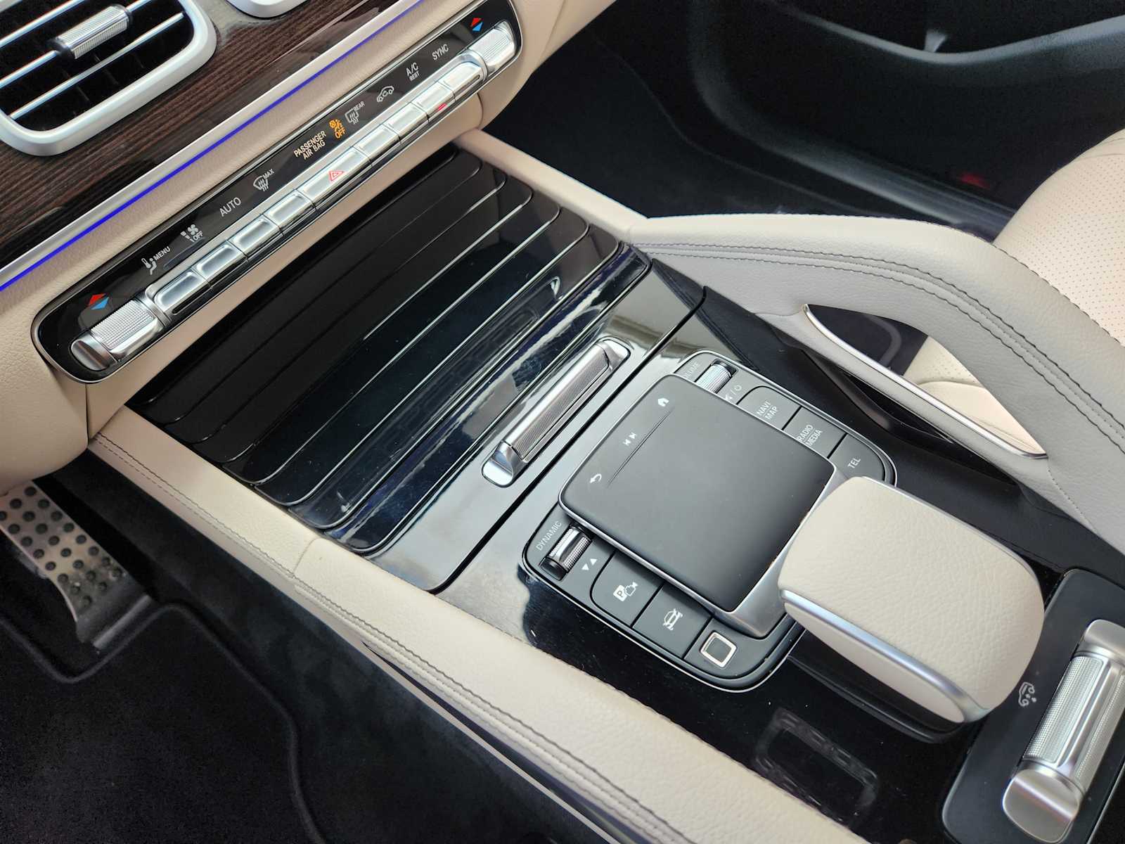 Vehicle image 19 of 34