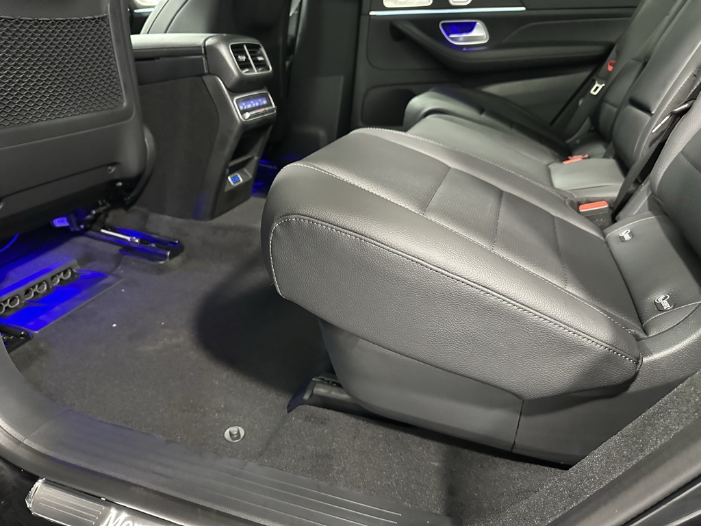 Vehicle image 18 of 24