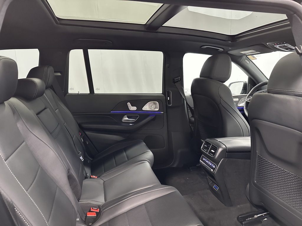 Vehicle image 21 of 24