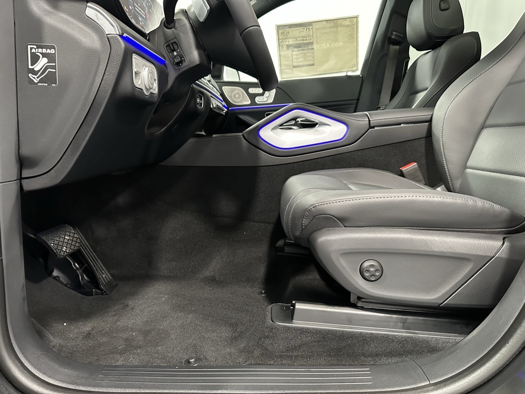 Vehicle image 11 of 24