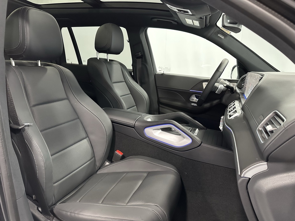 Vehicle image 17 of 24
