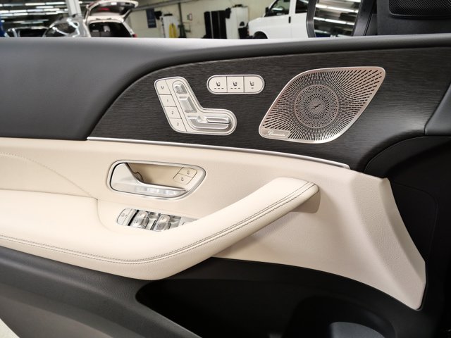 Vehicle image 10 of 13