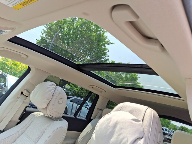 Vehicle image 14 of 21