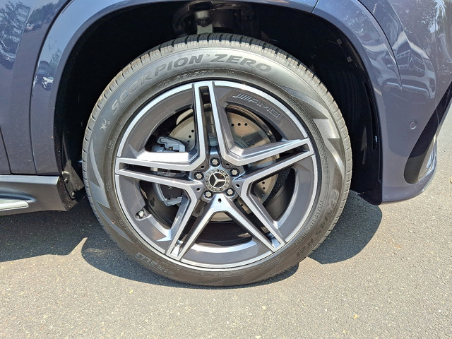 Vehicle image 8 of 21