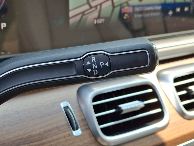 Vehicle image 15 of 21