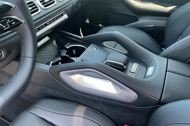 Vehicle image 14 of 17