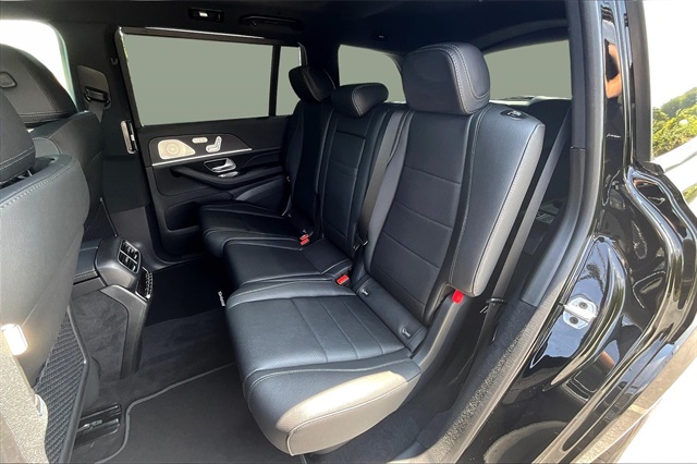 Vehicle image 7 of 17