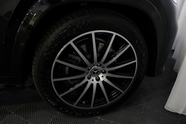 Vehicle image 14 of 45