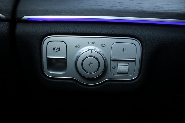Vehicle image 31 of 45