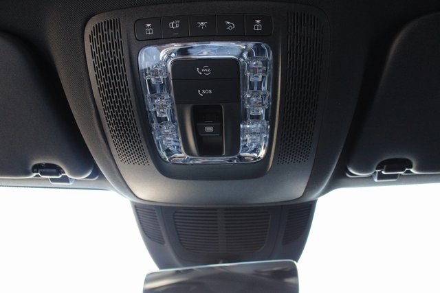 Vehicle image 33 of 45