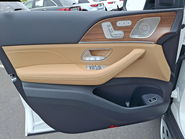 Vehicle image 12 of 23