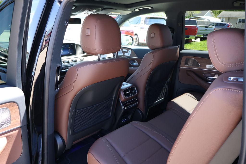 Vehicle image 13 of 16
