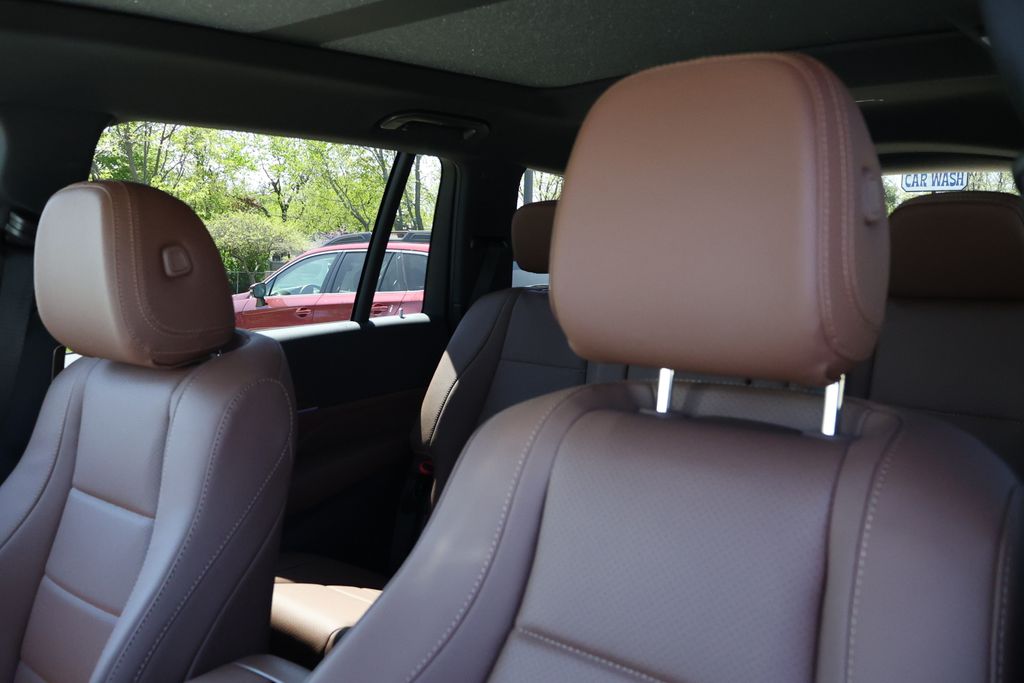 Vehicle image 12 of 16
