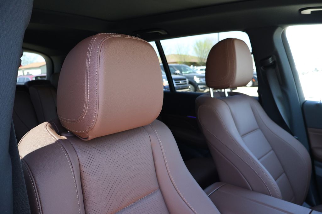 Vehicle image 11 of 16