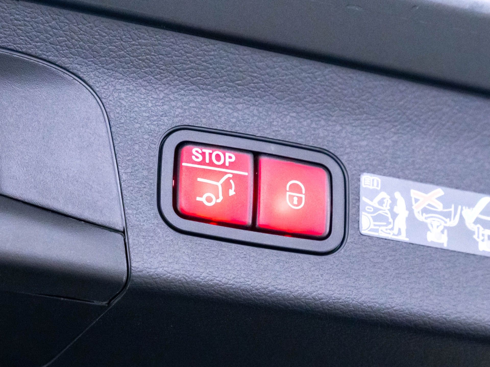 Vehicle image 34 of 40
