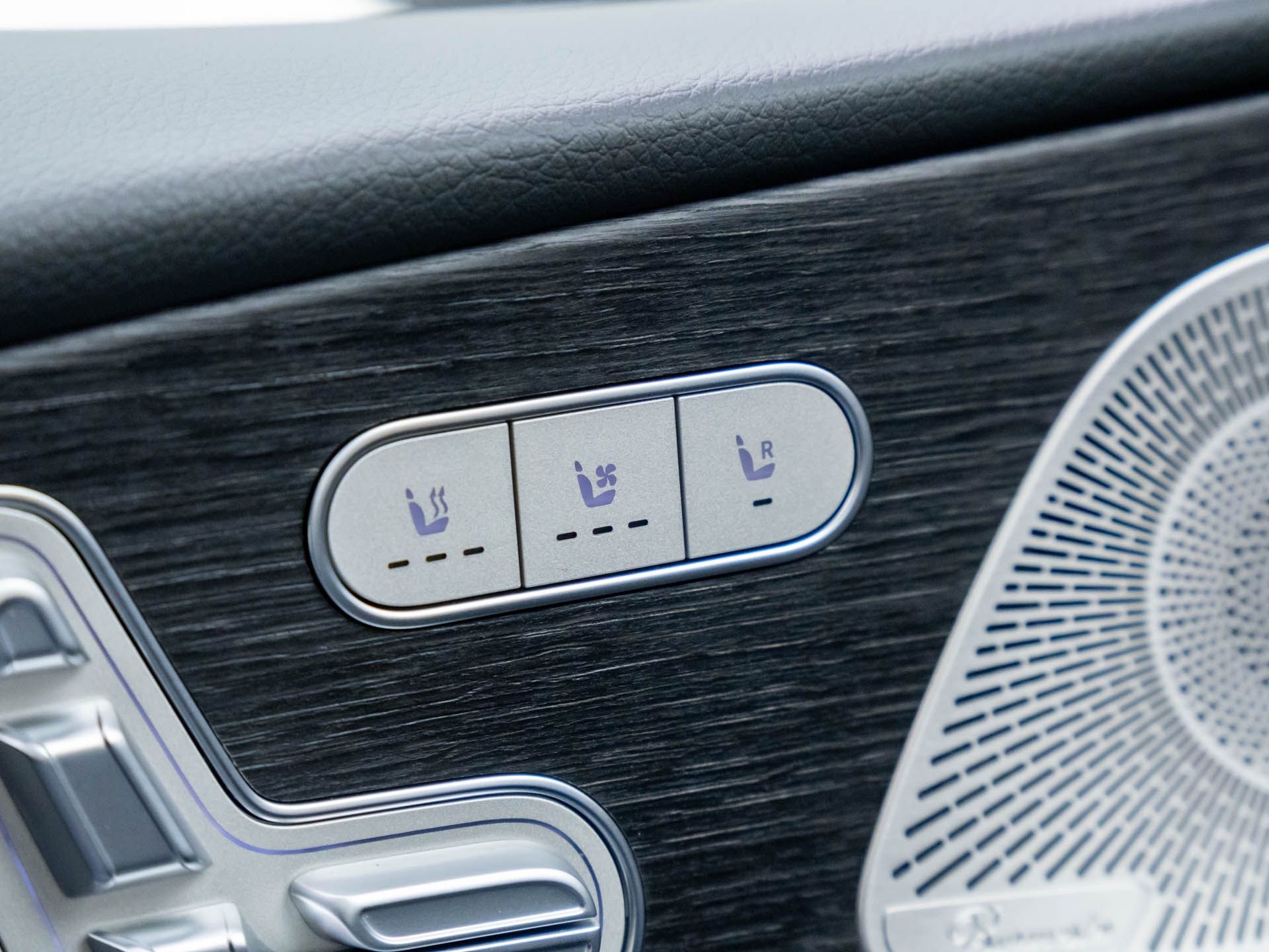 Vehicle image 31 of 40