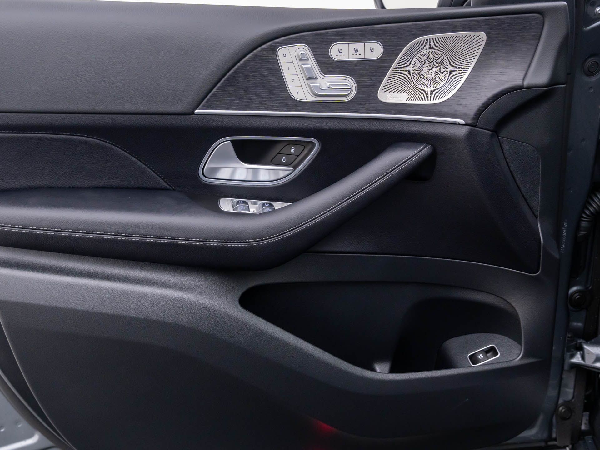 Vehicle image 15 of 40