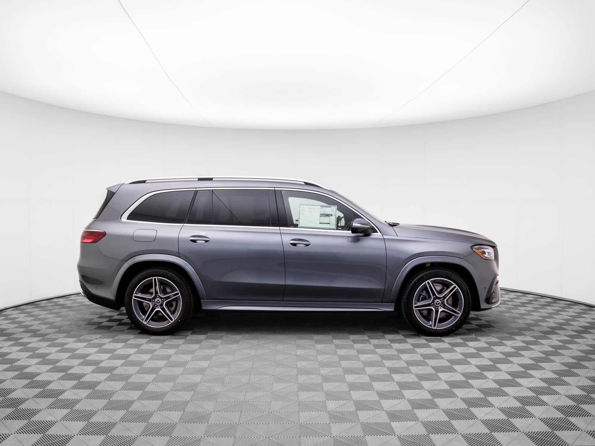 Vehicle image 4 of 40