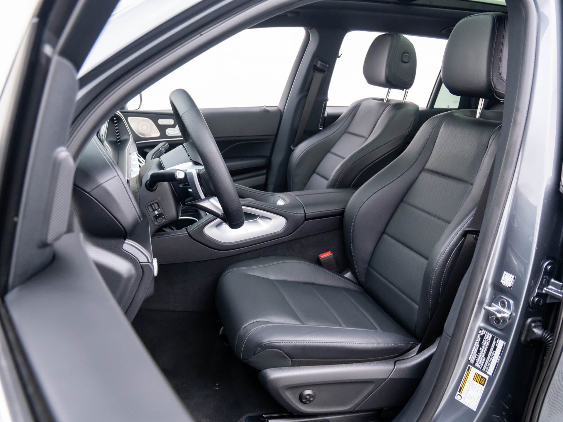 Vehicle image 17 of 40