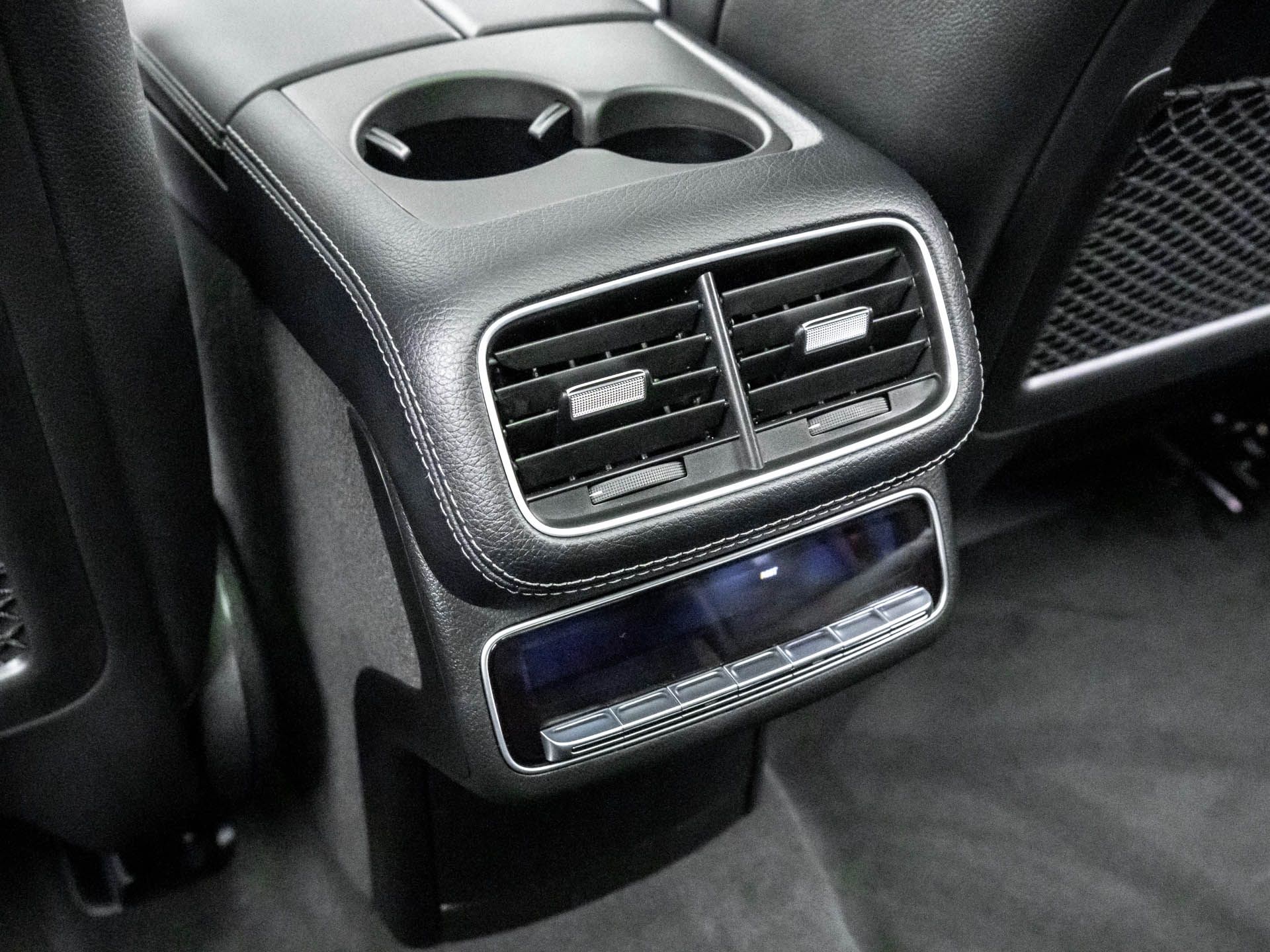 Vehicle image 21 of 40