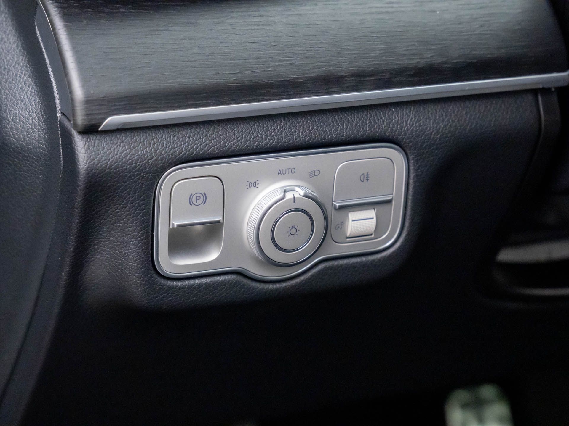 Vehicle image 22 of 40
