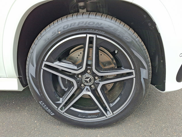 Vehicle image 8 of 23
