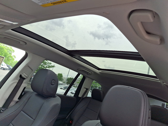Vehicle image 14 of 23