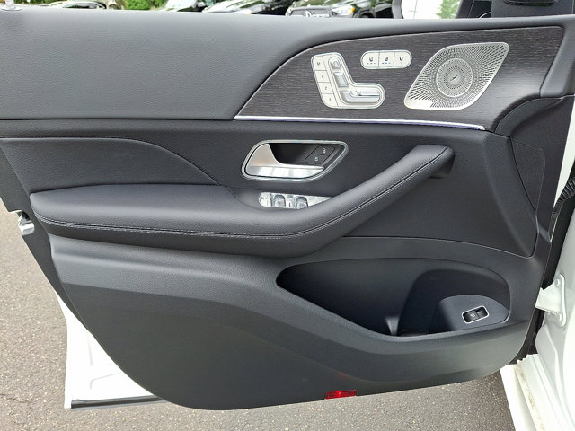 Vehicle image 12 of 23