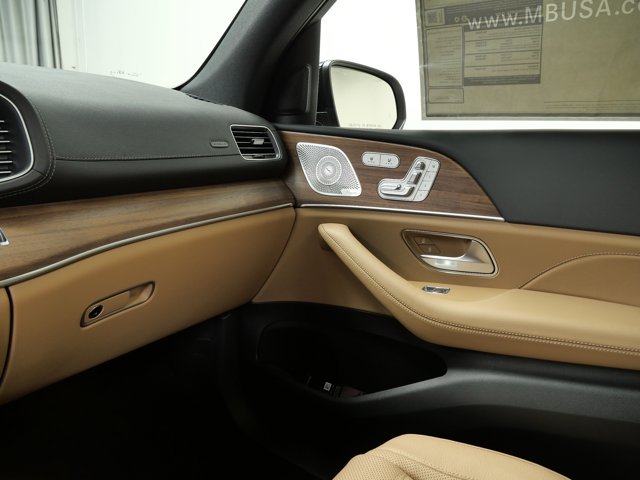 Vehicle image 10 of 15